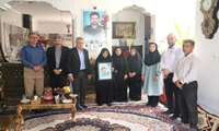دیدار رییس دانشگاه علوم پزشکی فسا و جمعی از مسئولین با خانواده شهید گرانقدر مدافع حرم عبداله قربانی و تجلیل خانواده شهید